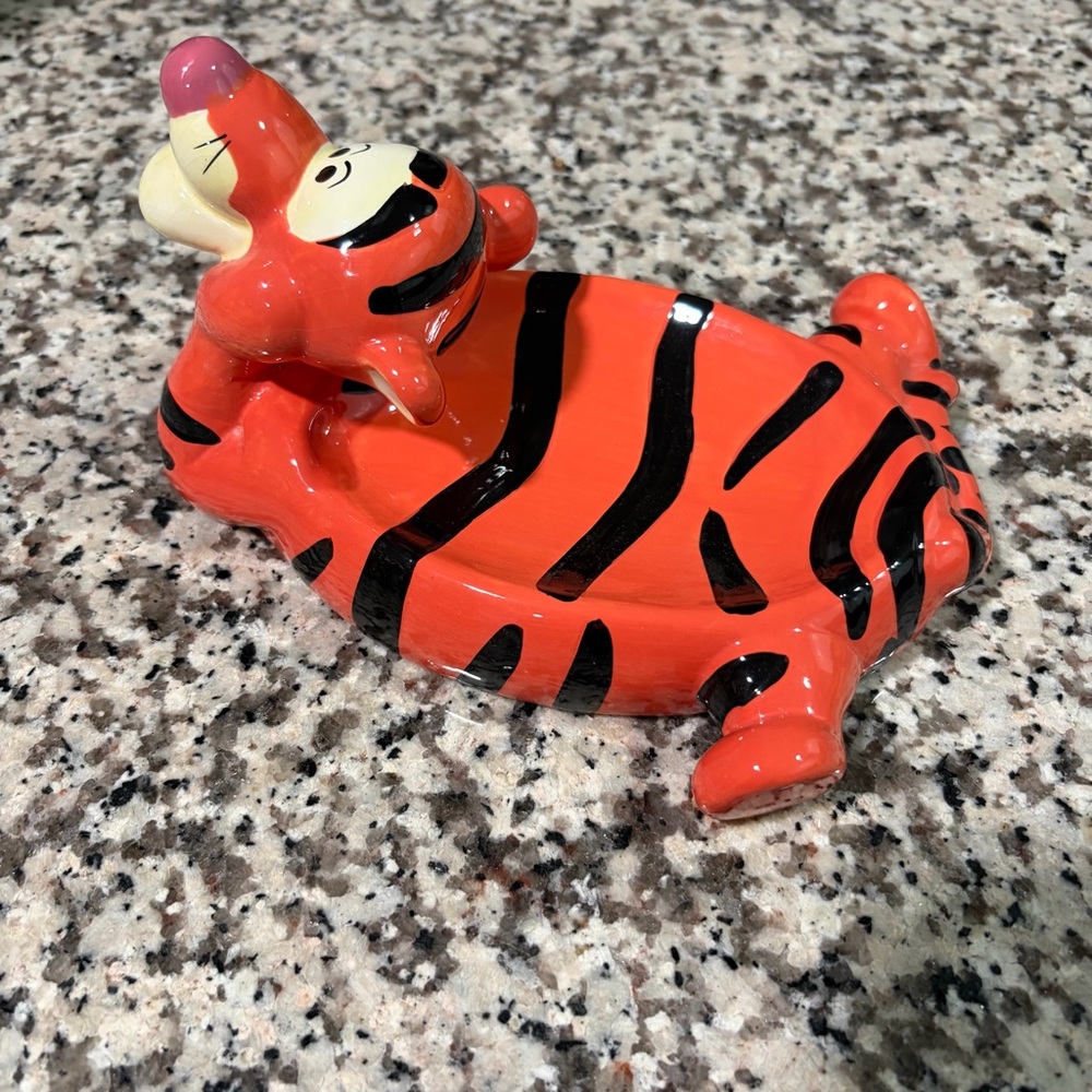 VINTAGE DISNEY TIGGER CERAMIC SOAP DISH - Picture 3 of 14